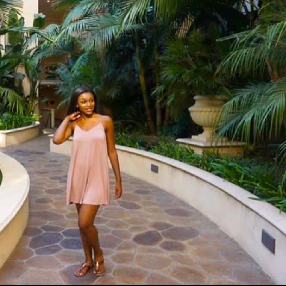 Flowy, light pink summer dress from H&M
